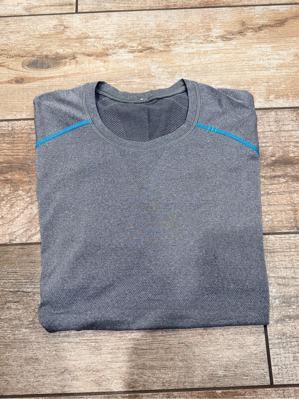 Lululemon Athletica | Metal Vent Tech Short Sleeve Gray Shirt With Blue Piping